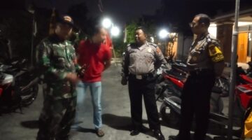 Polsek Sukodadi patroli Kota Presisi Giat sinergitas TNI POLRI Diantaranya!Memberikan Pesan dan kesan kepada warga masyarakat