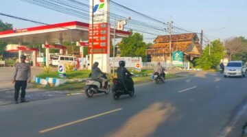 Melaksanakan Patroli kota presisi pengaturan lalu lintas di wilayah polsek brondong.