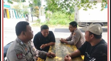 Anggota polsek sukodadi melaksanakan Kegiatan patroli dialogis dalam rangka harkamtibmas.